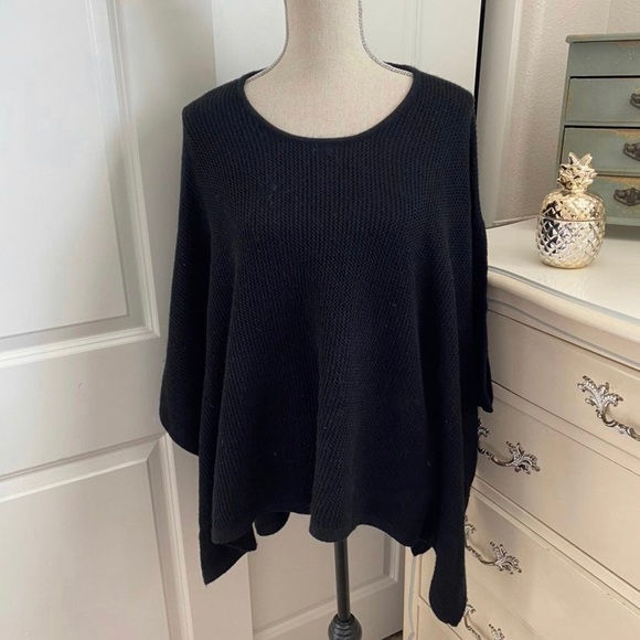 Black Pancho Oversized - Picture 1 of 3